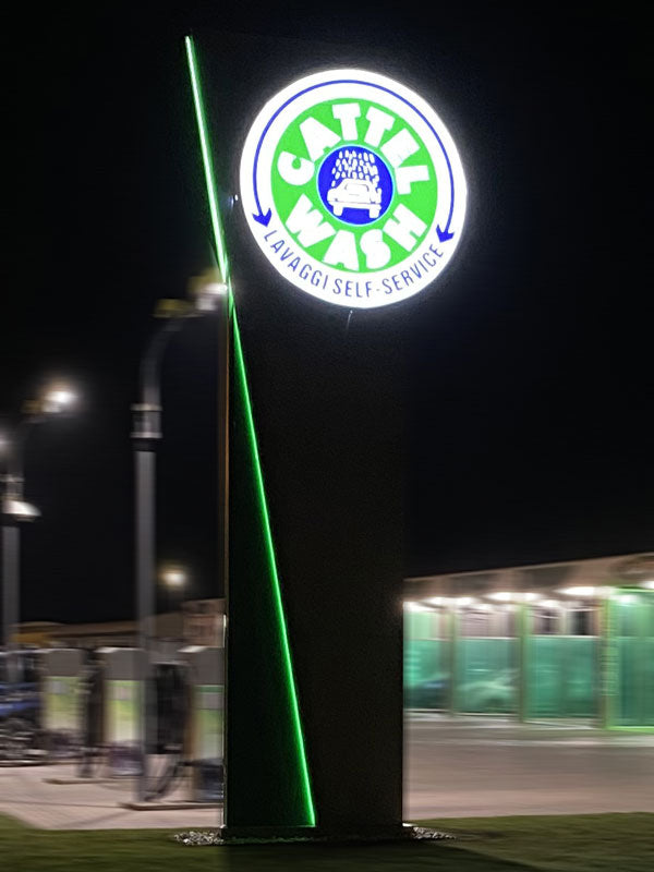 totem luminoso cattel wash ferrara