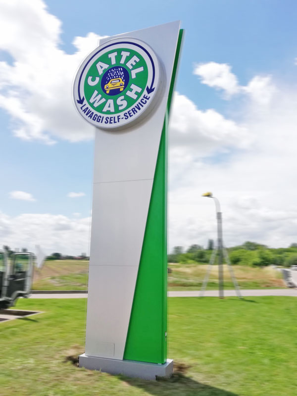 totem luminoso cattel wash ferrara