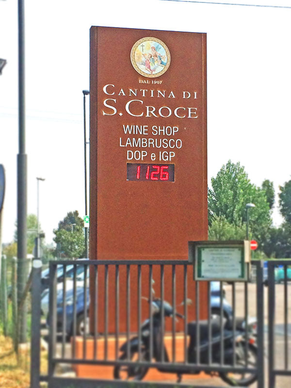 totem luminoso corten cantina santa croce carpi