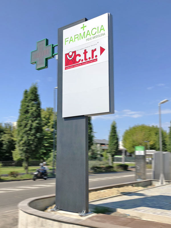 totem luminoso croce a led farmacia pieve modolena reggio emilia