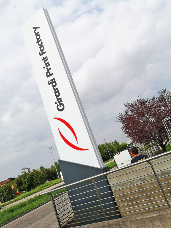 totem luminoso girardi print factory verona