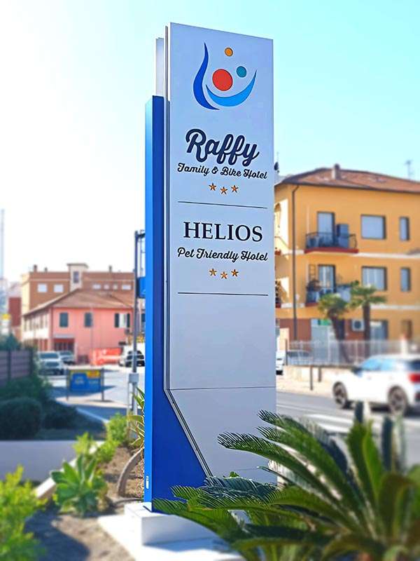 totem luminoso kite hotel raffy imperia