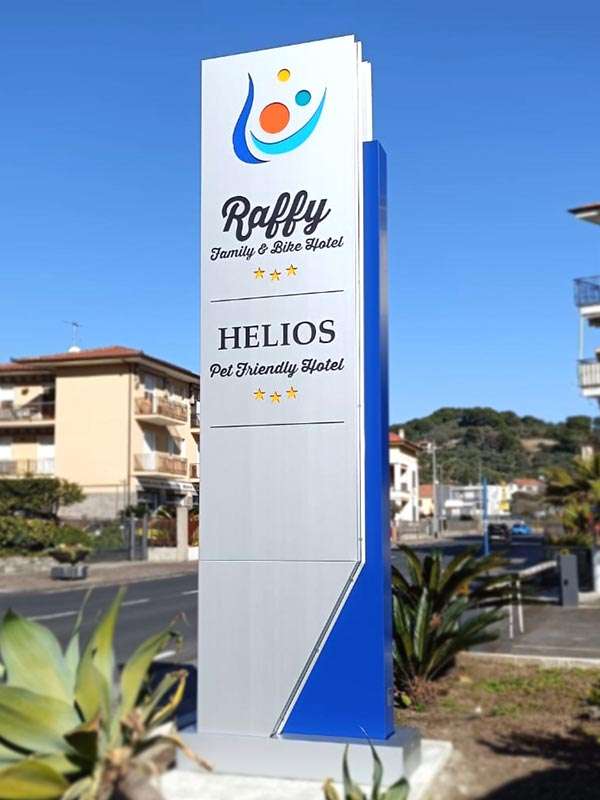 totem luminoso kite hotel raffy imperia