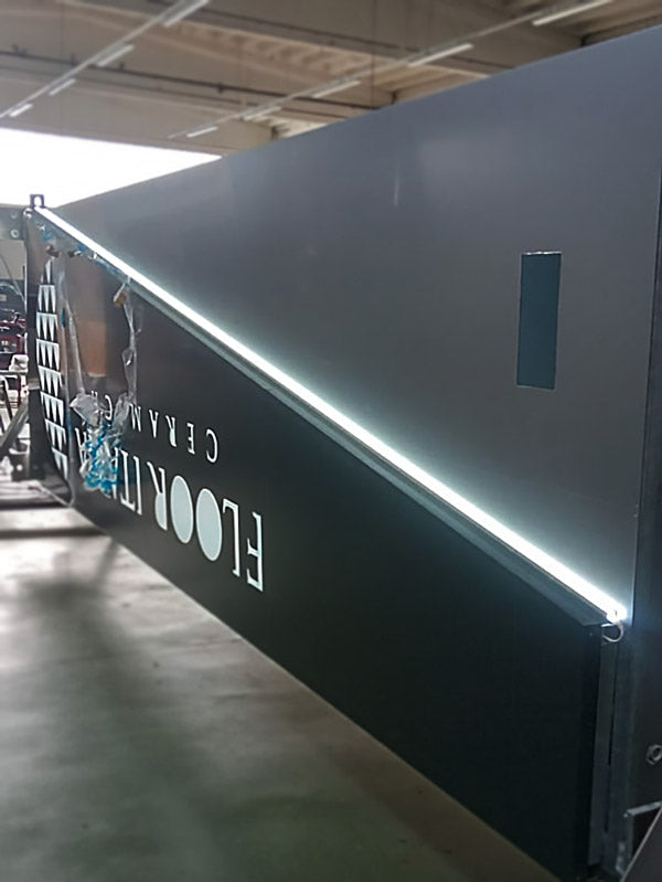 totem luminoso modello sail floor italia salerno