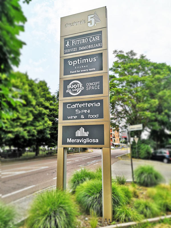 totem luminoso modulare centro direzionale 5 pini reggio emilia