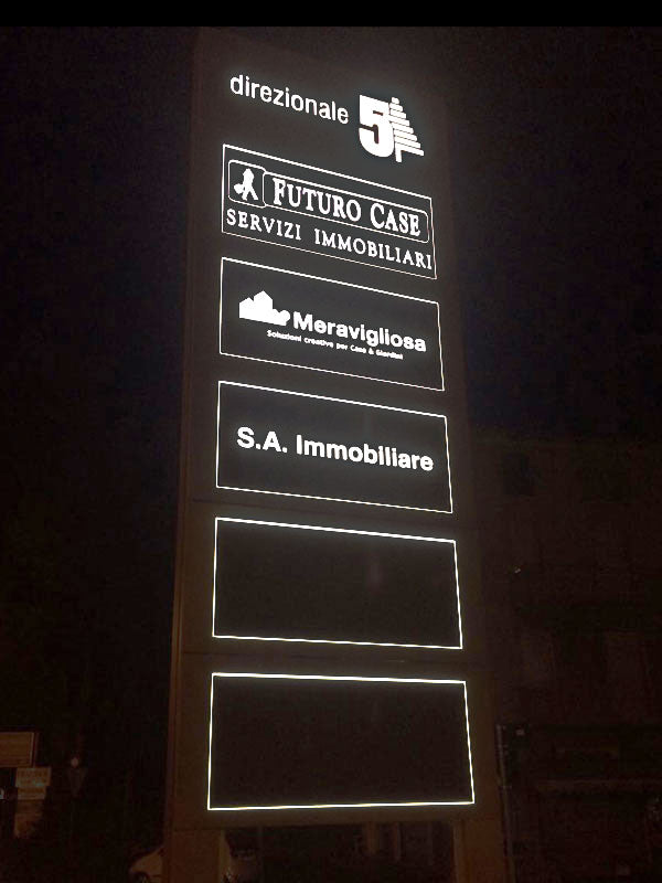 totem luminoso modulare centro direzionale 5 pini reggio emilia