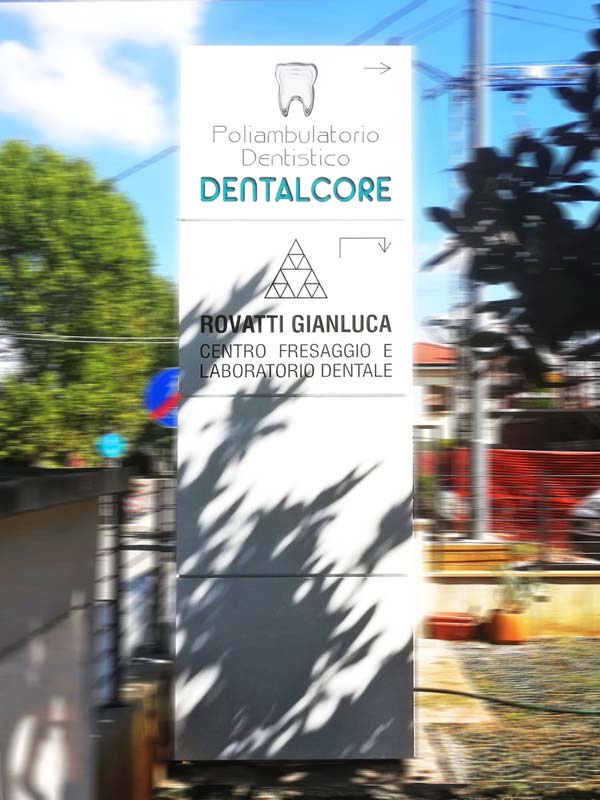 totem luminoso modulare dentalcore bologna