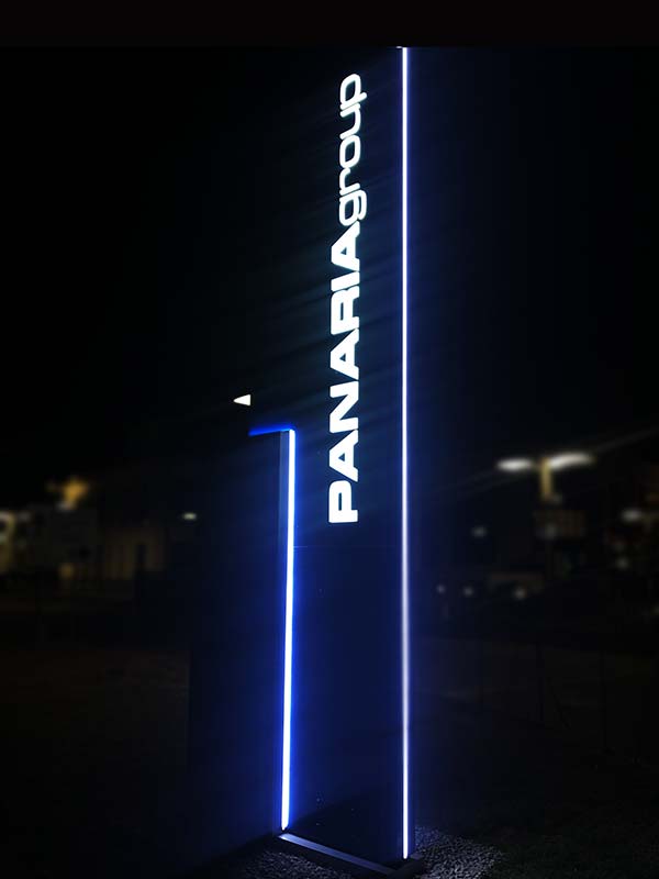 totem luminoso panaria group spa sassuolo