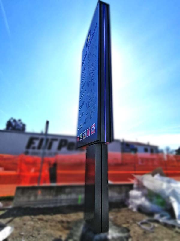 totem luminoso per carburanti eko point milano