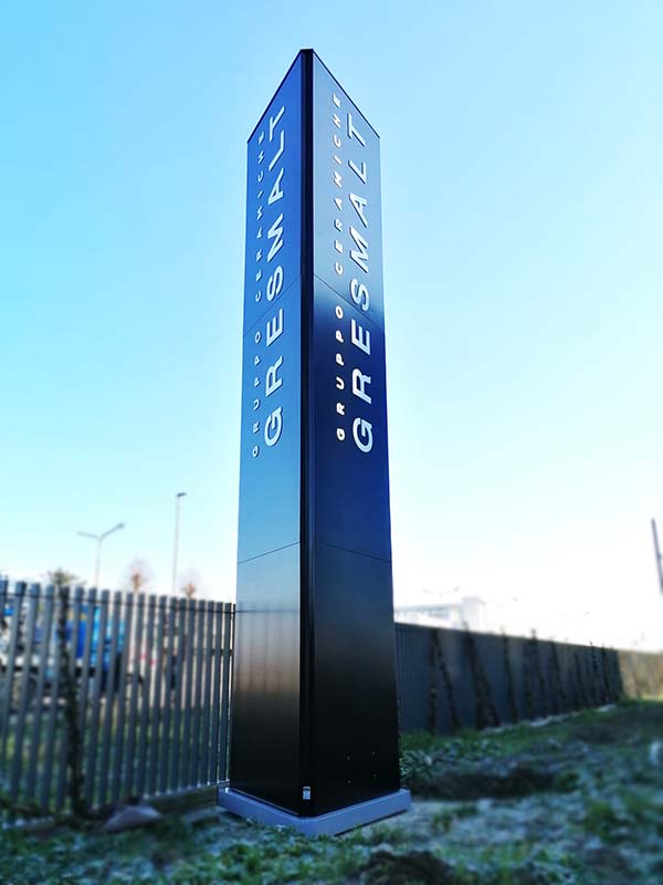 totem luminoso trifacciale gresmalt spa sassuolo