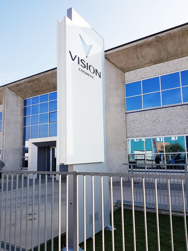 totem luminoso vision cosmetic mantova