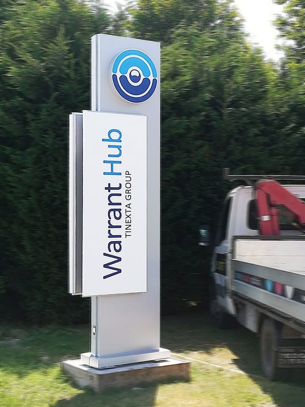 totem luminoso warrant hub correggio