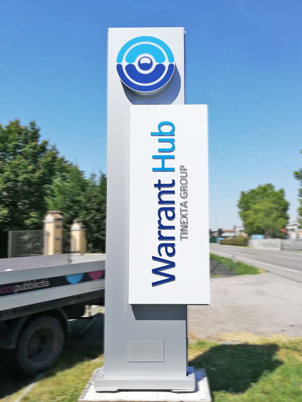 totem luminoso warrant hub correggio