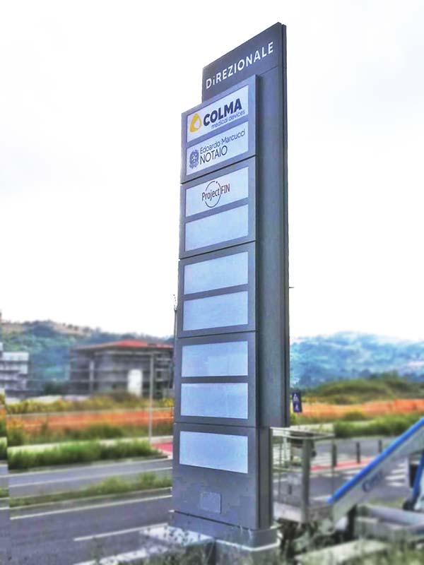 totem modulare centro direzionale macerata