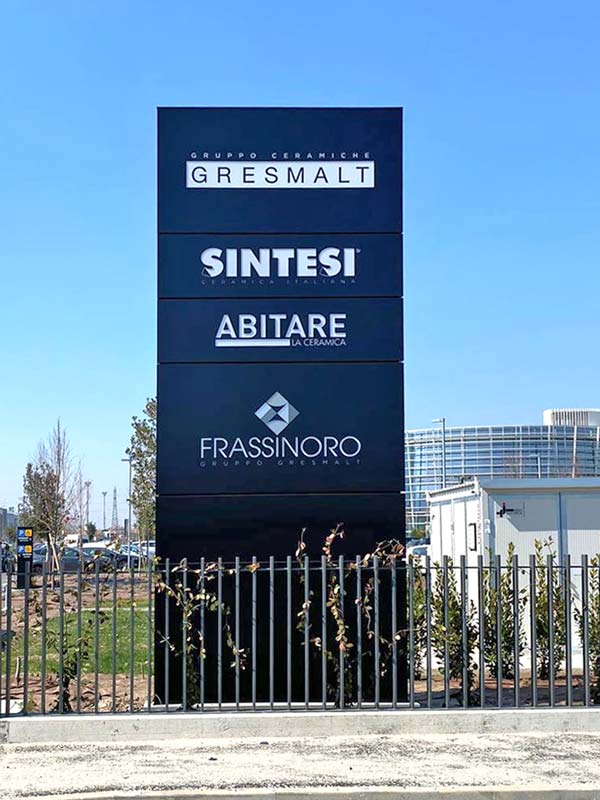 totem modulare luminoso gresmalt spa sassuolo