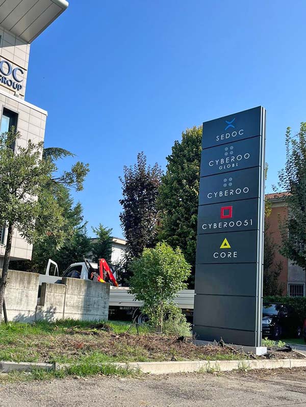 totem modulare sedoc digital group reggio emilia