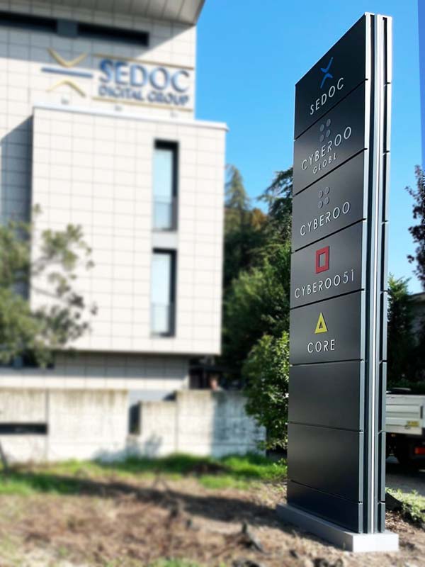 totem modulare sedoc digital group reggio emilia