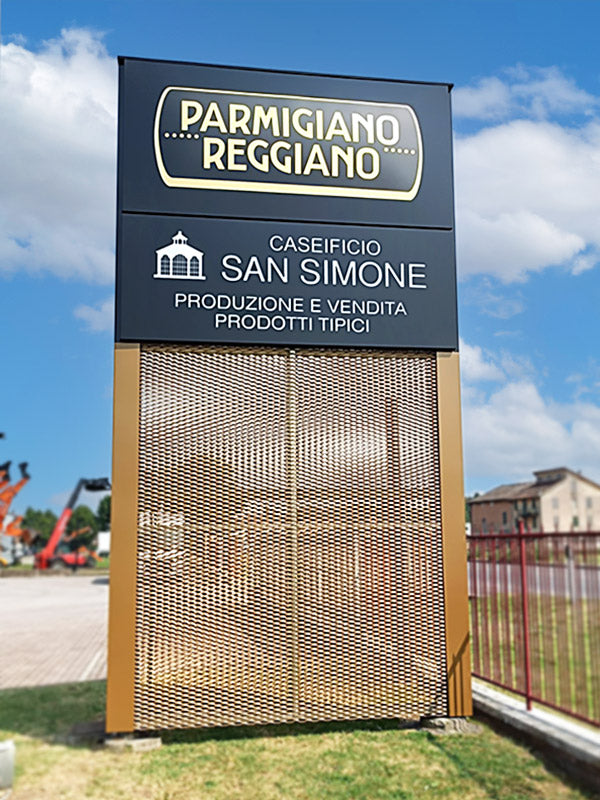 Caseificio San Simone  - Totem aziendale luminoso design con rete stirata