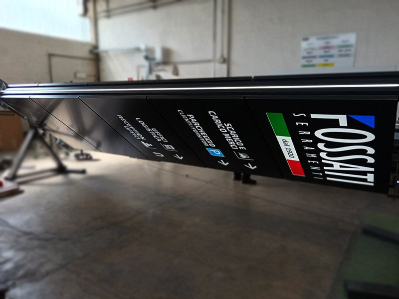 Fossati  - Totem aziendale modulare