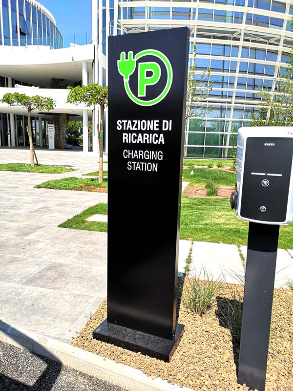 totem segnaletico gresmalt sassuolo