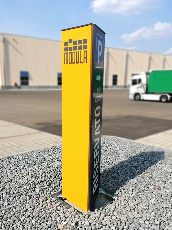 totem segnaletico trifacciale modula spa salvaterra