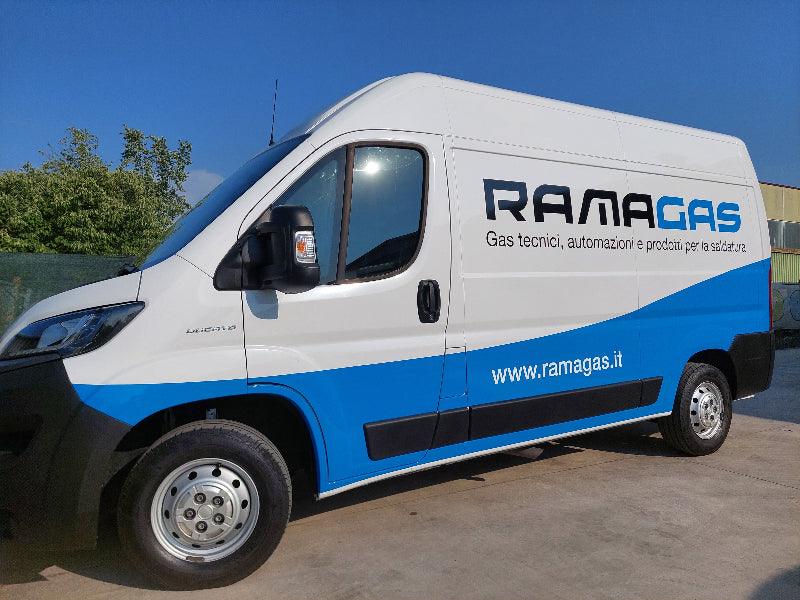 Decorazione grafica furgoni aziendali Ramagas