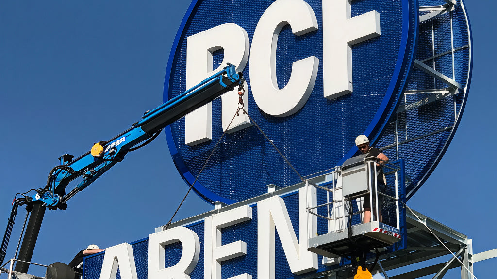 Insegna luminosa su lamiera stirata Rcf Arena Reggio Emilia Bonetti