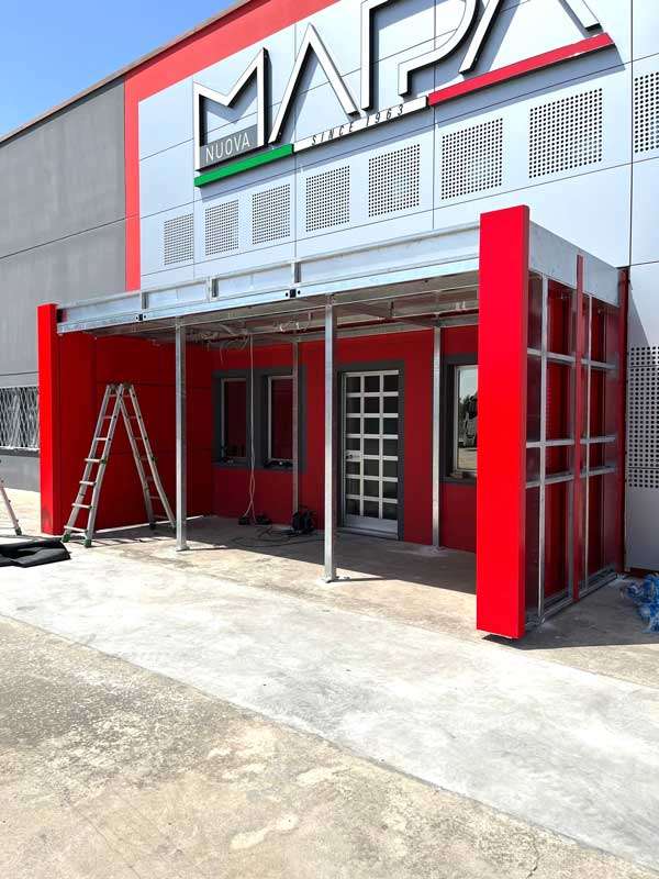 allestimento facciata e insegna luminosa nuova mapa bologna