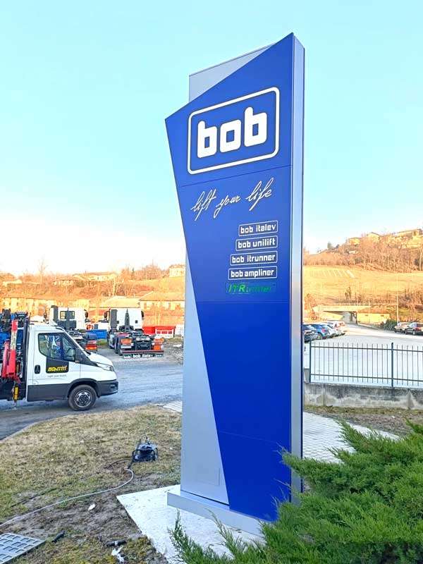 Bob - Totem aziendale luminoso Sail