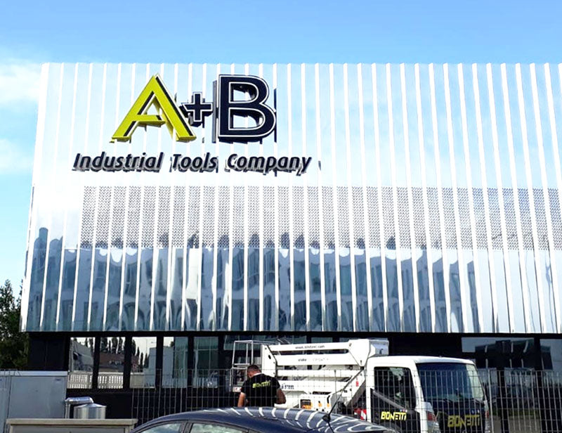 A+B Link - Insegna luminosa a lettere scatolate in alluminio a luce diretta