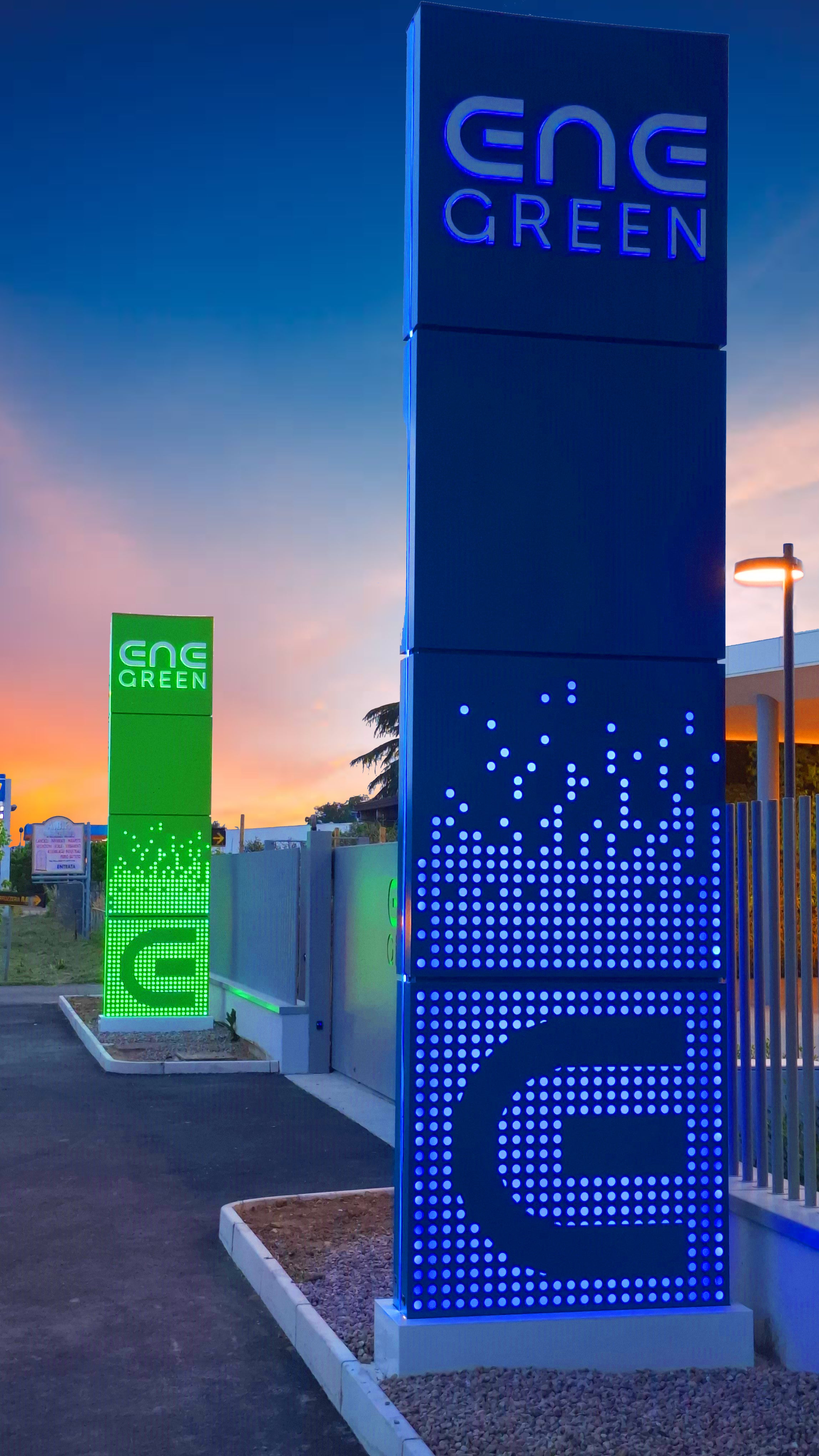 Ene Green - Totem aziendali luminosi modulari