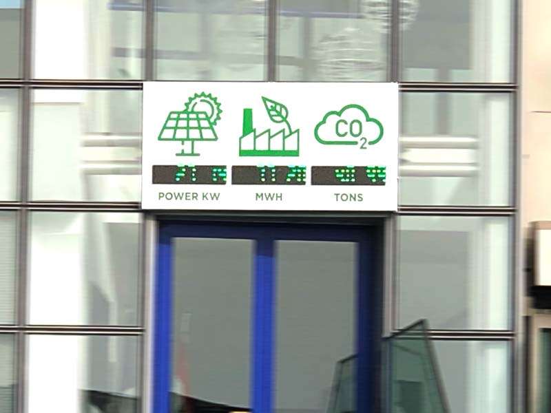 Crisden - Insegna con integrati led wall per gestione dati fotovoltaico