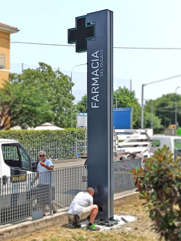 croce a led farmacia del ducato parma
