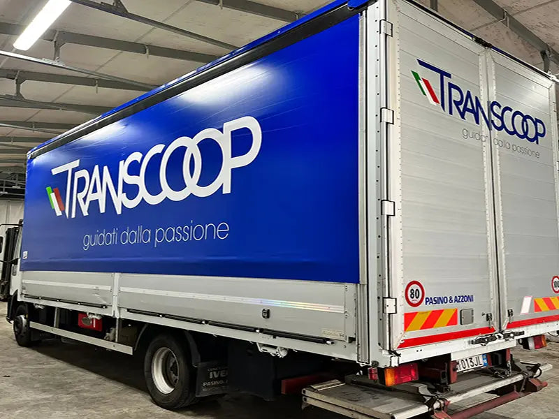 Decorazione grafiche adesive su automezzo transcoop