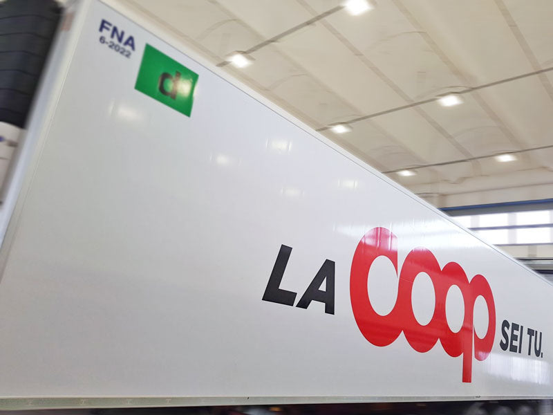 dettaglio decorazione automezzi coop bologna