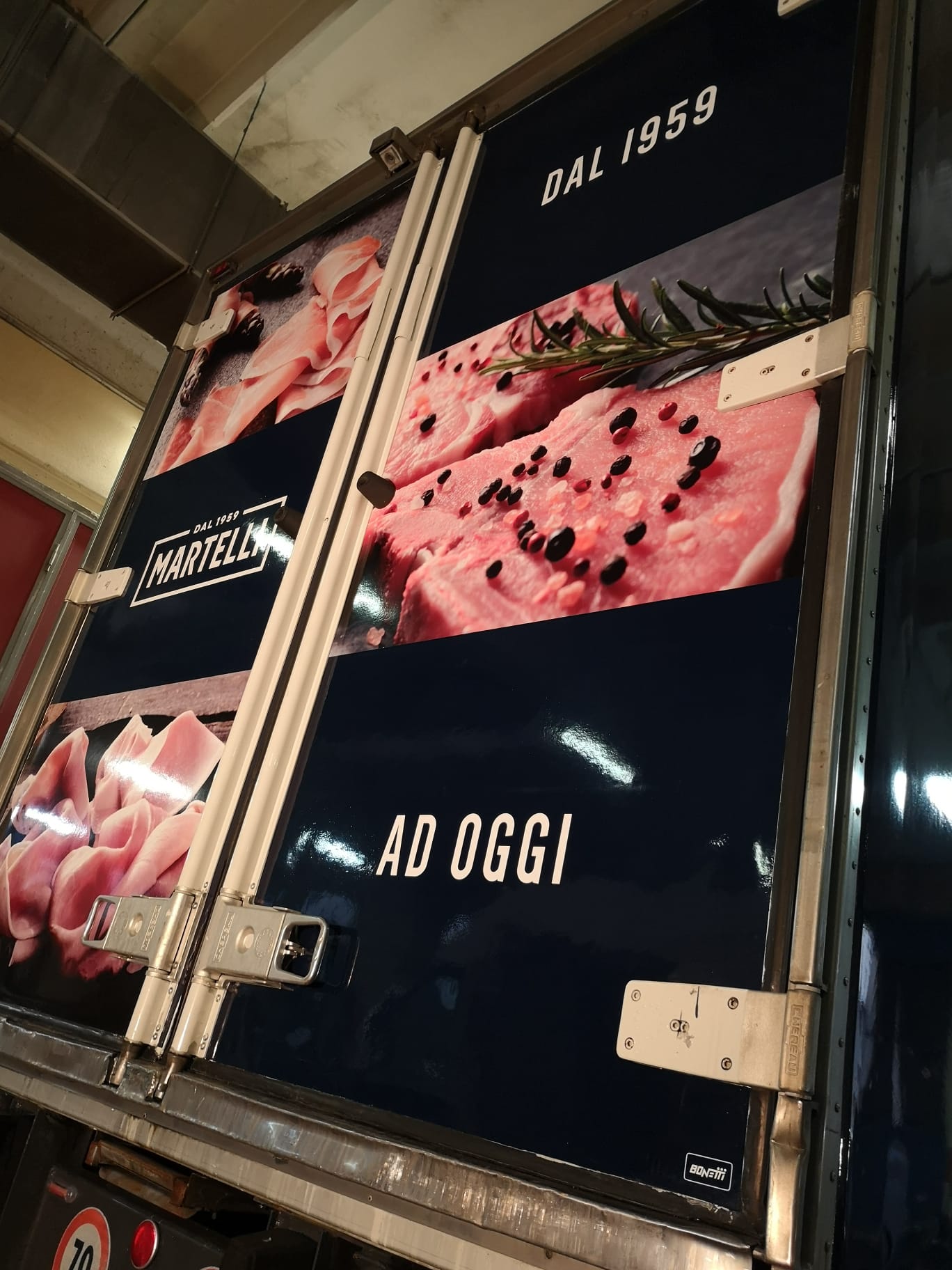 dettaglio decorazione automezzi martelli fratelli mantova