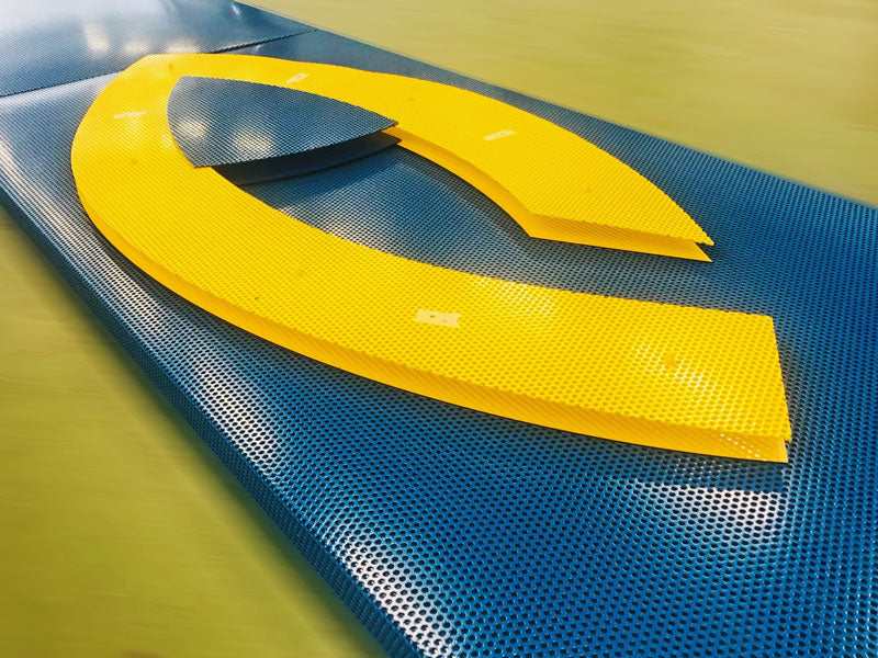 dettaglio produzione insegna luminosa centro commerciale parma retail