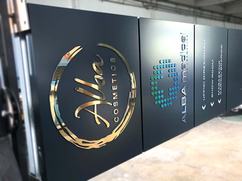 dettaglio produzione totem luminoso modulare alba cosmetics ivrea