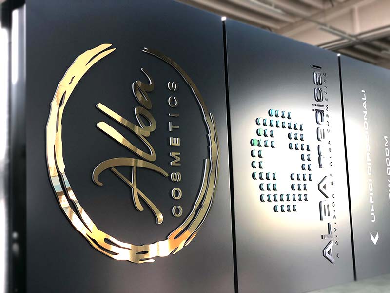dettaglio produzione totem luminoso modulare alba cosmetics ivrea