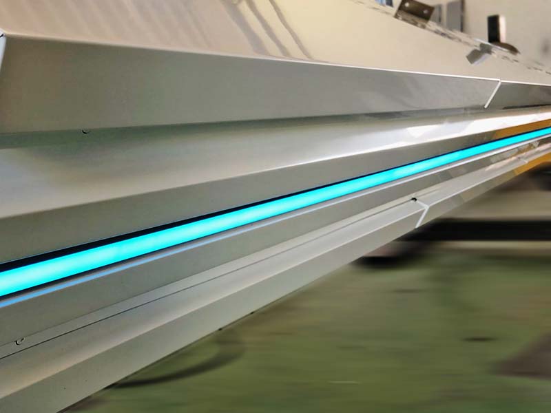 dettaglio produzione totem luminoso modulare dentalcore bologna