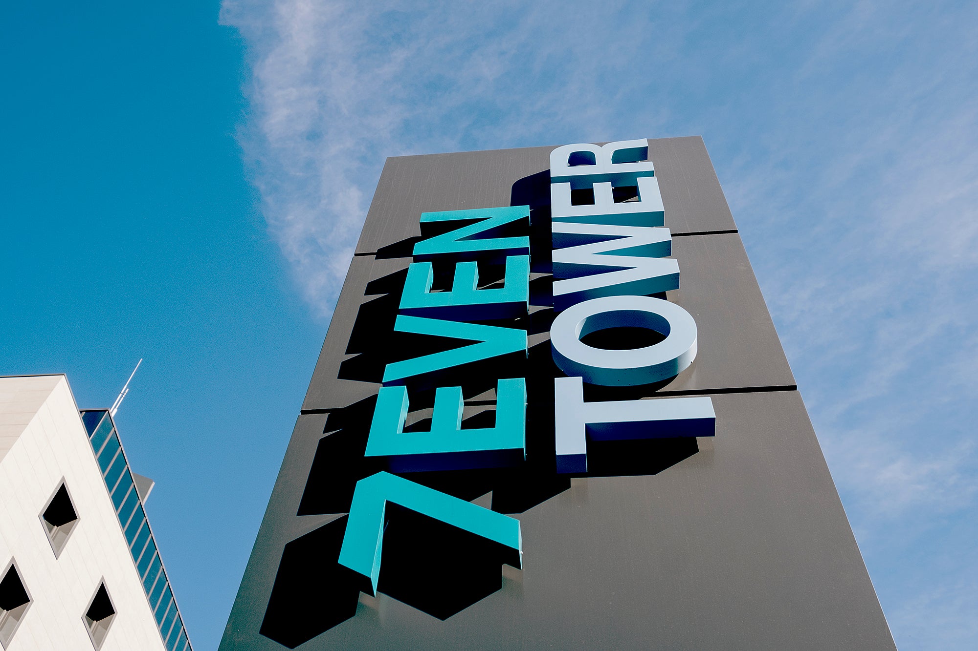 dettaglio totem centro direzionale seven tower reggio emilia