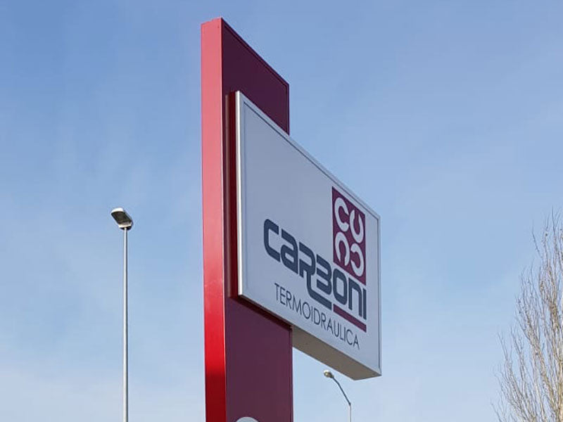 dettaglio totem luminoso a stelo carboni spa modena