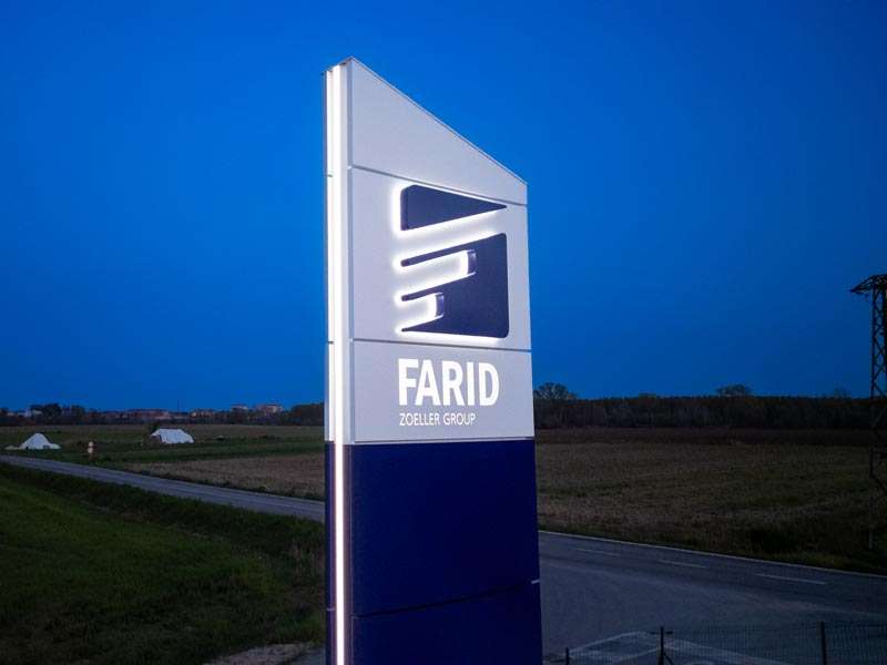 dettaglio totem luminoso farid spa torino