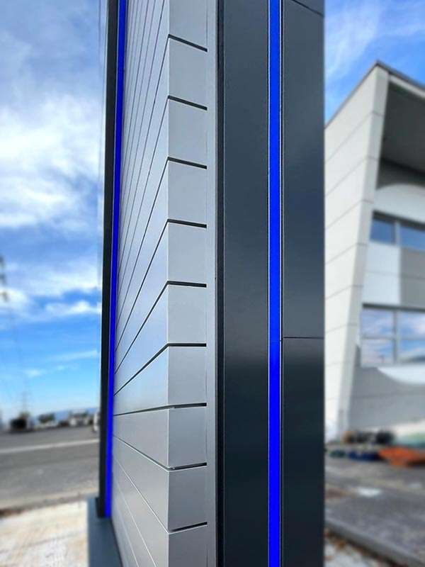 dettaglio totem luminoso sail bf spa brescia