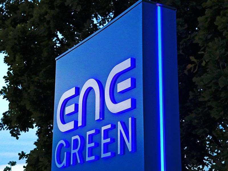 dettaglio totem modulare a led ene green spa codogno