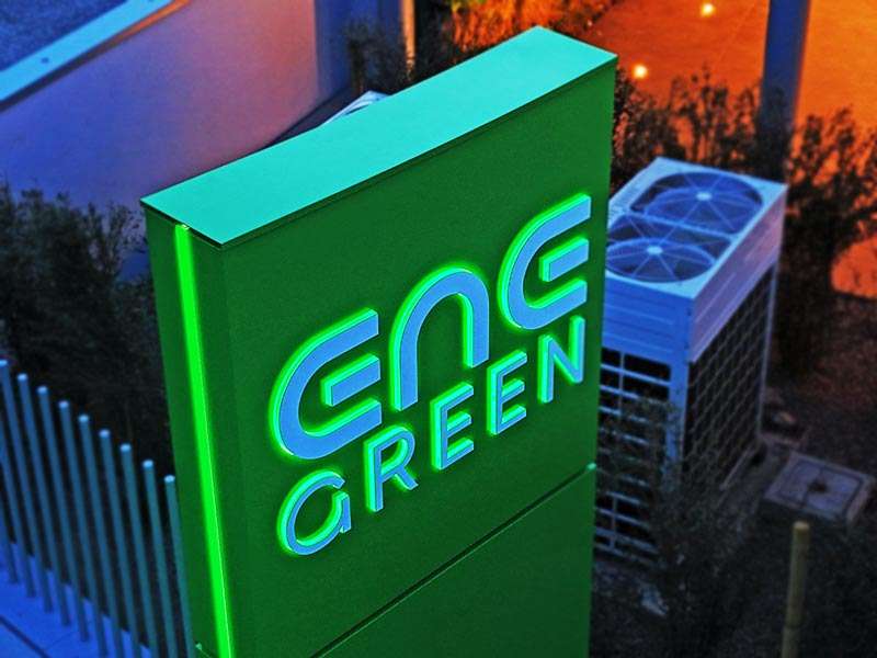 dettaglio totem modulare a led ene green spa codogno