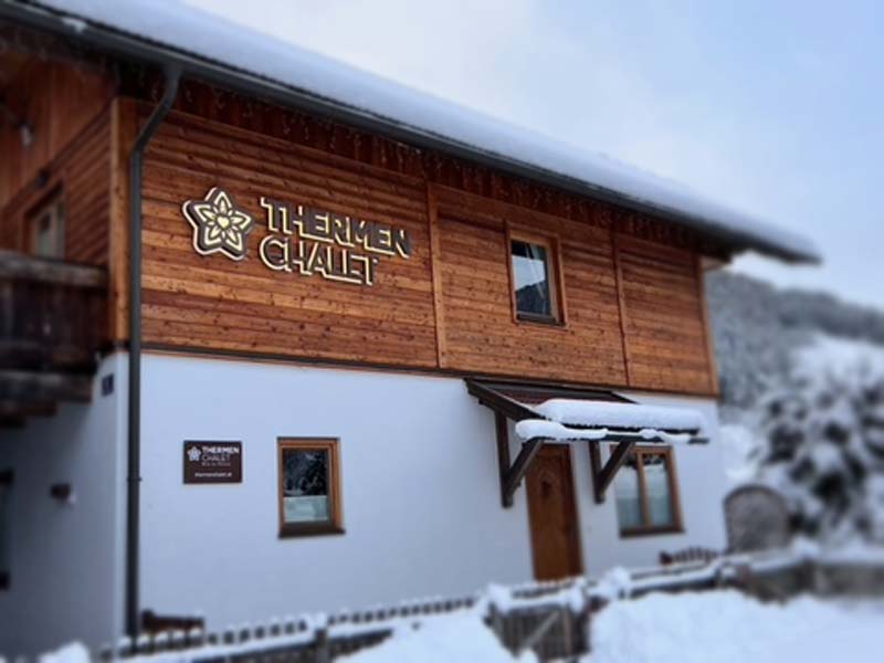 Thermen Chalet - Insegna scatolata retroilluminata in acciaio ossidato