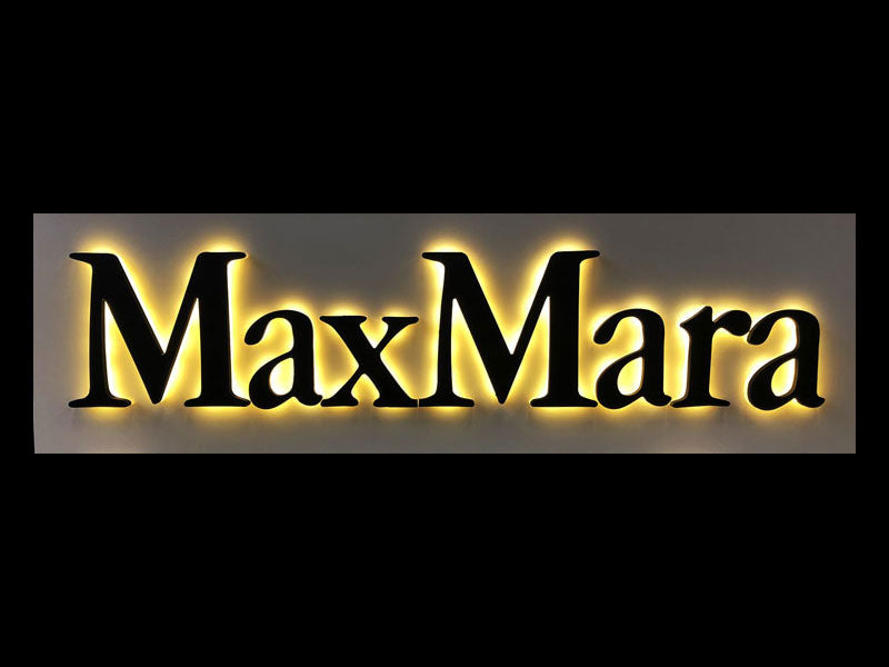 Max Mara - Insegna luminosa design per interni retroilluminata