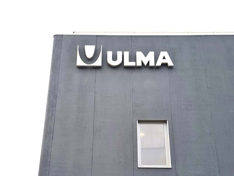 Ulma Group - Insegna retroilluminata in acciaio inox