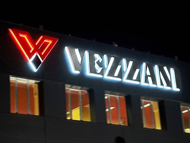 Vezzani - Insegna retroilluminata a lettere scatolate in acciaio inox